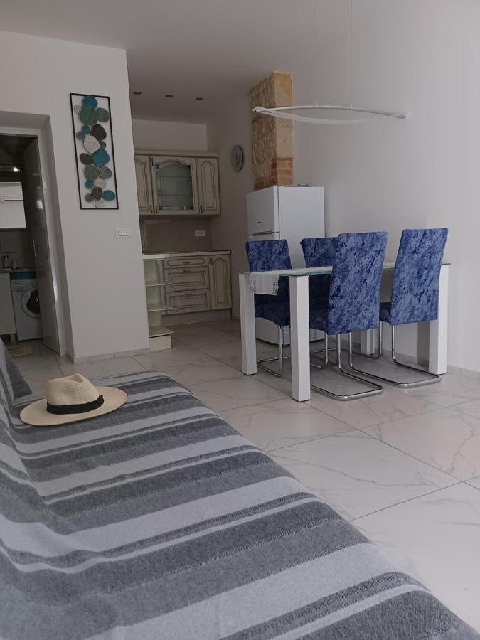 Val 1 Apartment
